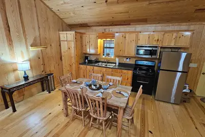 Image de Cozy 2-bedroom 2 bath cabin located in the heart of Amish country.