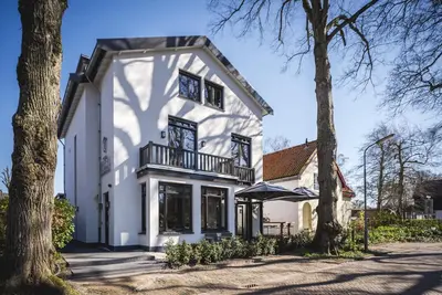 Image de Villa Elegance - Huit Chambres Villa, Couchages 16