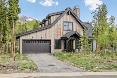 Image de Peak & Petal Chalet: New Listing -Updated Frisco Home, Gas Fireplace, Near Copper and Breck