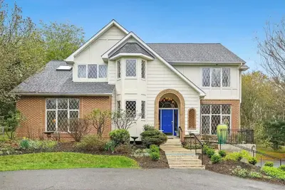 Image de Spacious 5-bedroom villa in peaceful Potomac with Ac and gym