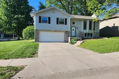 Image de Superb 3-bedroom home with Central Ac and Heat in friendly Omaha neighborhood