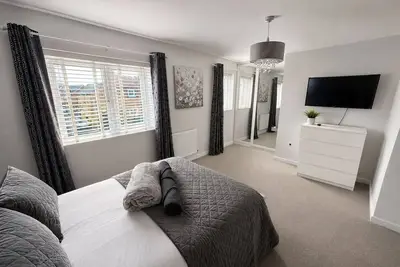 Image de House Sleeps 12 with WiFi