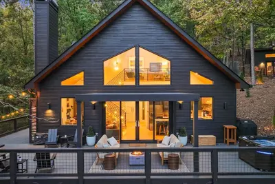 Image de New Lake Front Aframe Cabin/Kayaks/Arcade/Fishing/Mountain Views/Hot Tub