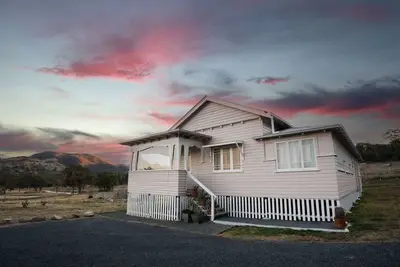 Image de Sunday at Mirumiru Farmhouse, Tenterfield - Spectacular Views, Near Bike Trails
