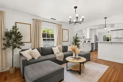 Image de Walk to Downtown Napa | Hot Tub | Guest House