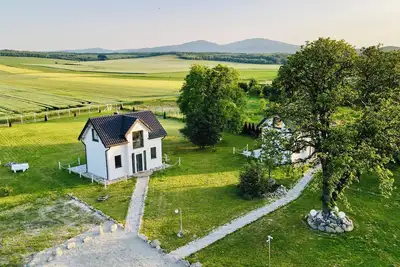 Image de Nuka House — Peaceful cottage with garden, jacuzzi and views of the Mountains