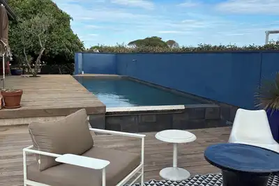 Image de Villa moderne avec piscine à débordement