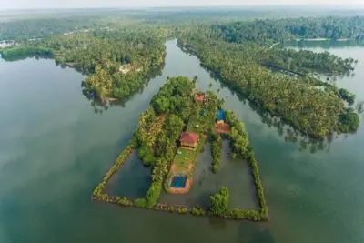 Image de Luxury Wood House on a Private Island