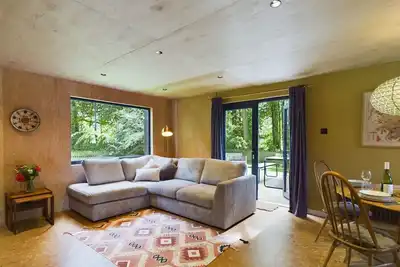 Image de Cosy Cottage with lovely walks and gardens from the door.