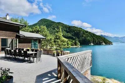 Image de Chalet au bord du fjord avec vue sur les cascades du Romsdal