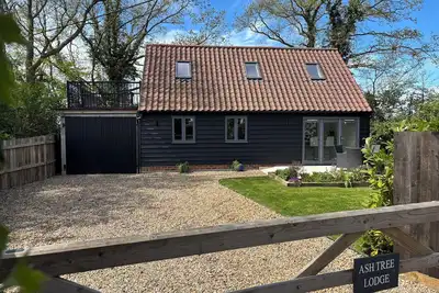 Image de Ash Tree Lodge, pet friendly, with a garden in Carleton Rode