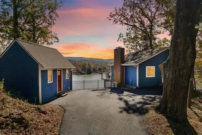Image de Luxury Waterfront Cottage/Panoramic Views/Fully Renovated