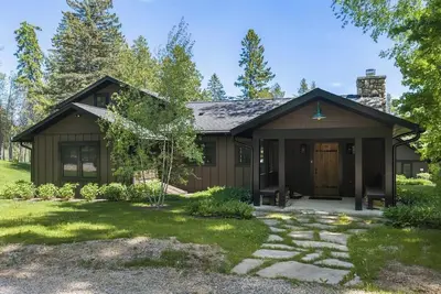 Image de Beautifully remodeled Walloon Lake Cottage!
