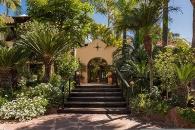 Image de Grand Marbella Estate with tropical gardens