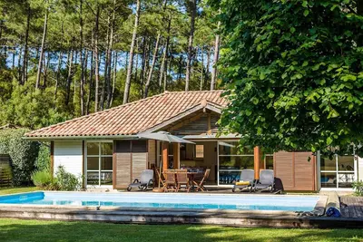 Image de Villa avec vue sur le lac et piscine privée