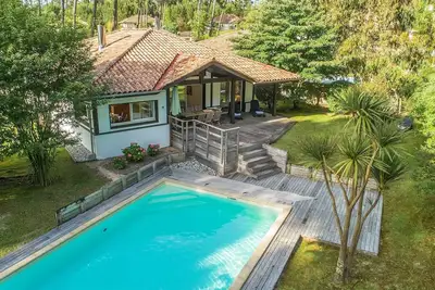 Image de Grande villa rénovée avec piscine, clim et jardin