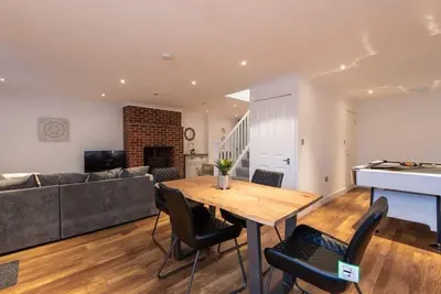 Image de Beautiful two Bedroom Family Home with Pool Table Durham