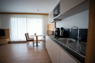 Image de Modern apartment with a view of the mountains