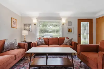 Image de Gorgeous 4-bedroom house with Ac in lively Minneapolis