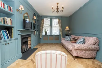 Image de 2 bed house close to city centre with parking - Pass the Keys
