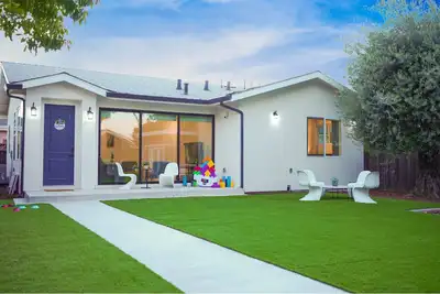 Image de Newly Built 3br/2. 5ba Modern Retreat in Campbell