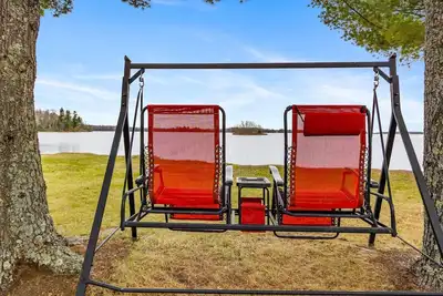 Image de Water's Edge on Island Lake, Heirloom Vacations