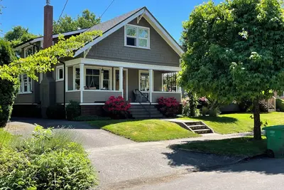 Image de Charming 2-bedroom renovated craftsman house in desirable Sellwood neighborhood