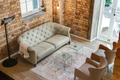 Image de Chic City-Fringe Loft with Parking and Pool Table
