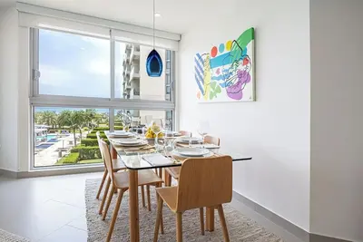 Image de Exclusive Oceanfront Apartment with Panoramic Views