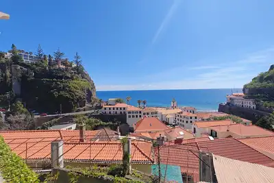 Image de Bright, airy, and full of natural light. Two minutes walk to the beach.