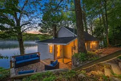 Image de The Colchester Cottage- a lakefront retreat
