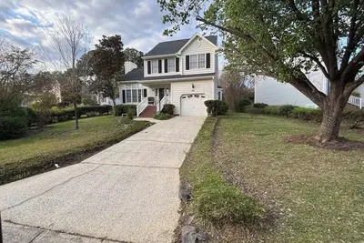 Image de Enjoyable 3-bedroom house with great yard in charming South Durham
