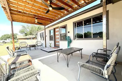 Image de Urban Cowboy Old Midlan Full Remodel