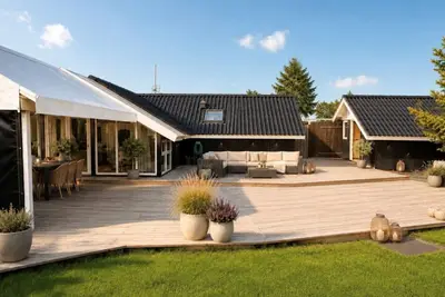 Image de Holiday idyll for 8 close to the coast