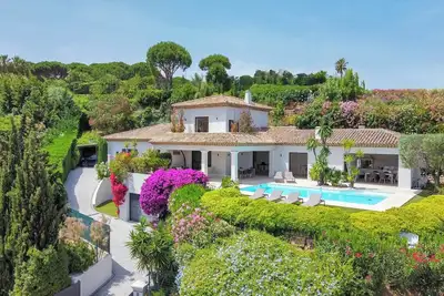 Image de Propriété de luxe avec vue panoramique sur la mer, à quelques pas de la plage
