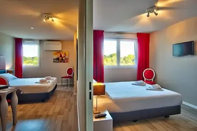 Image de Modern Bayonne Retreat | 5. 6 Miles to Historic Bayonne Citadel