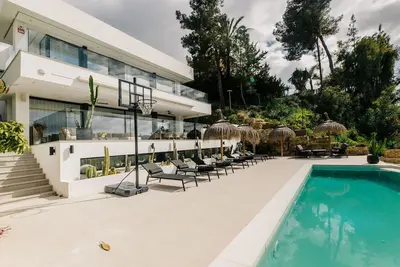 Image de Villa moderne vue panoramique, piscine chauffée