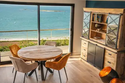 Image de 5★ Holiday home by the sea & Gr34 - Côte de Granit Rose: Sept-Îles view.