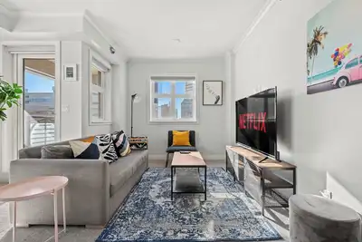 Image de 2 Bed, 2 Bath Condo in the Heart of Downtown Calgary Near Saddledome & Stampede