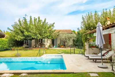 Image de La Maison Ugolin, une maison de vacances avec piscine privée pour 6 personnes à Eyragues