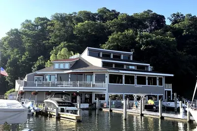 Image de Modern Lakefront Loft with Private Deck at Eldean Shipyard near Macatawa, Michigan