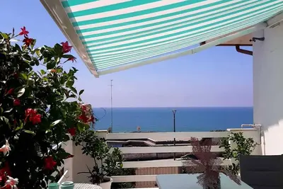 Image de Gorgeous beachfront villa, 1 hour away from Rome, parking spaces included.