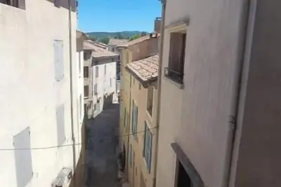 Image de La Suite du Beffroi | Charmant Appartement avec Terrasse à Malaucène 🌿