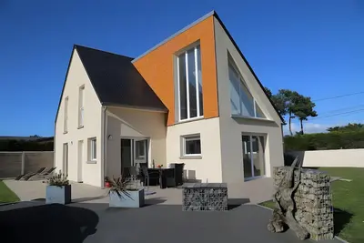 Image de Villa « Grande Bord De Mer » avec terrasse privée, jardin privé et Wi-Fi