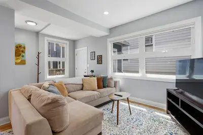 Image de New! Charming Andersonville Coach House | 3br/2. 5ba