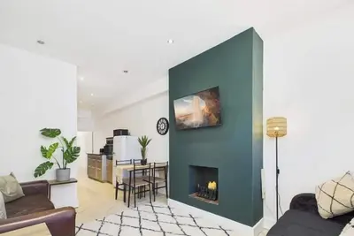 Image de Modern 2-Bed Apartment Directly on St Paul's Square, Central, Jq