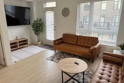 Image de Modern Home Near Ajax Go | Easy Access to Toronto