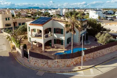 Image de Finca à Majorque avec piscine, en bord de mer près d'Es Trenc