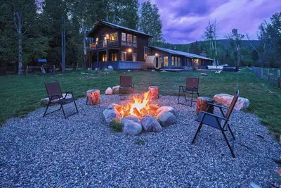Image de Eagle Ridge River Retreat - Hot Tub, Sauna, Yard!