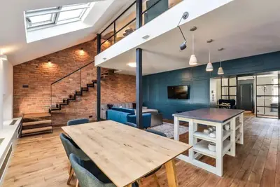 Image de Designer Two-Bedroom Loft with Terrace in Old Town